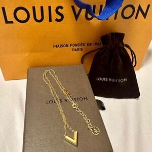 Louis Vuitton Essential V Necklace